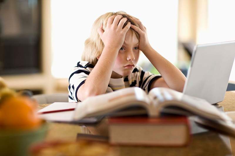 Как снизить стресс у ребенка в первые школьные дни